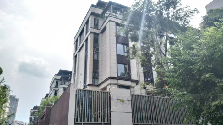 保利中环广场外景图