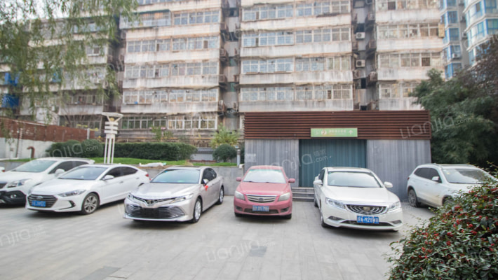 塑料厂家属院外景图