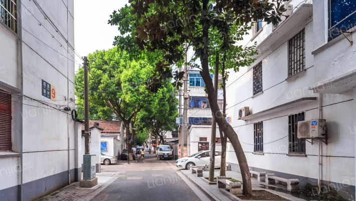 塔影新村外景图