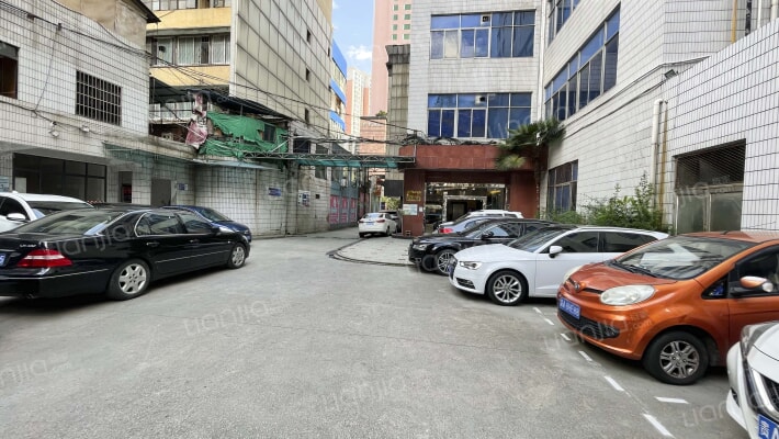 智城大厦外景图