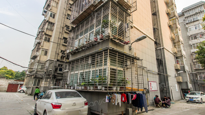 印染厂家属院外景图