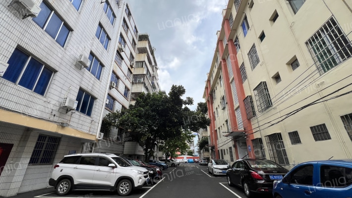 北海市中级人民法院宿舍区外景图