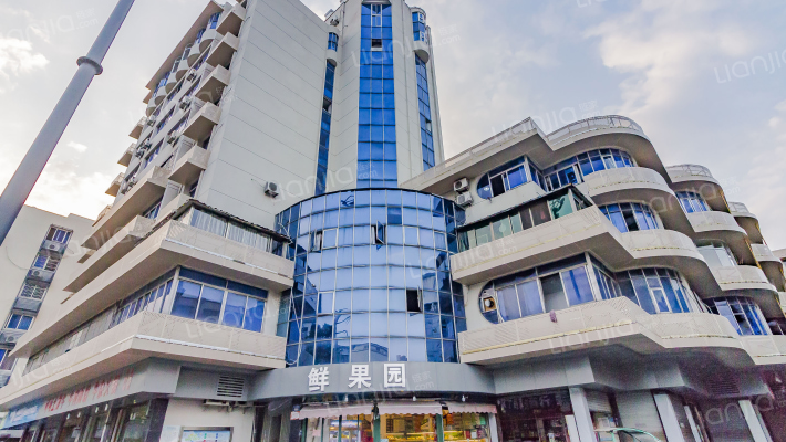 西站大厦外景图