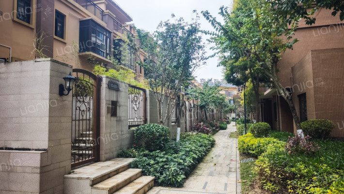 盛天领秀府外景图