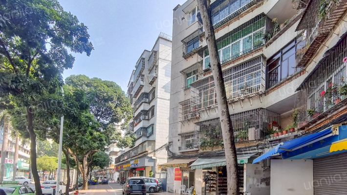 狮山路住宅外景图