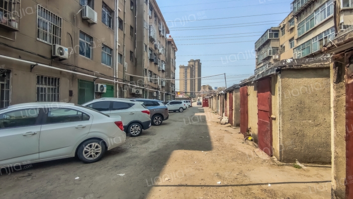 泰山商场宿舍南区外景图