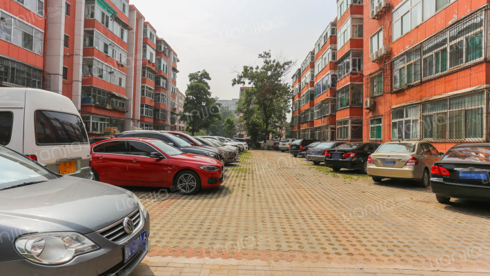 建筑学校小区外景图