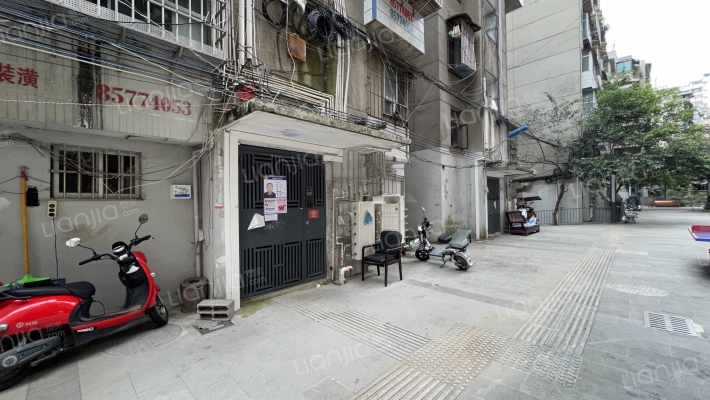 贵乌筑新巷20号院落外景图