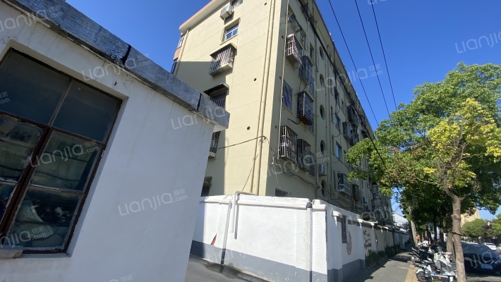 房管局宿舍外景图