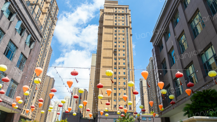 五环时尚广场外景图