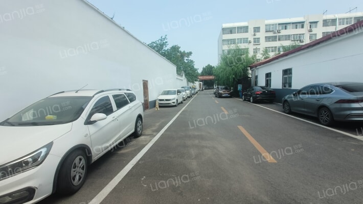 石化街道酒务楼社区外景图