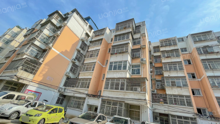 汇龙苑小区外景图