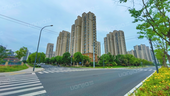 领秀琥珀澜湾外景图