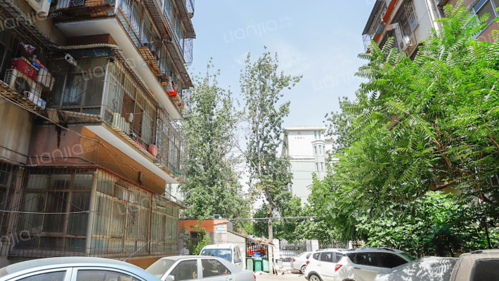 搪瓷厂家属院外景图