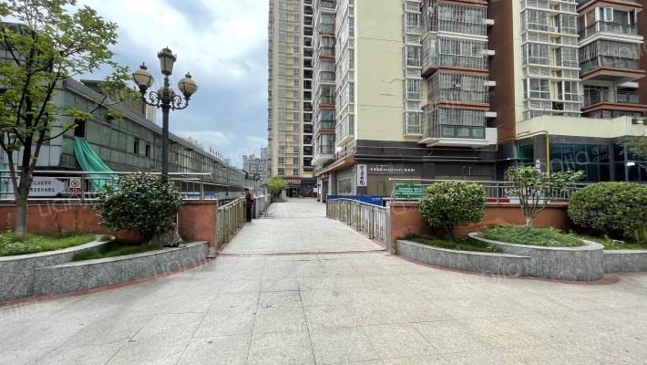 中深高原明珠花园小区外景图