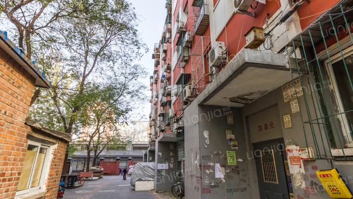 人定湖北巷外景图