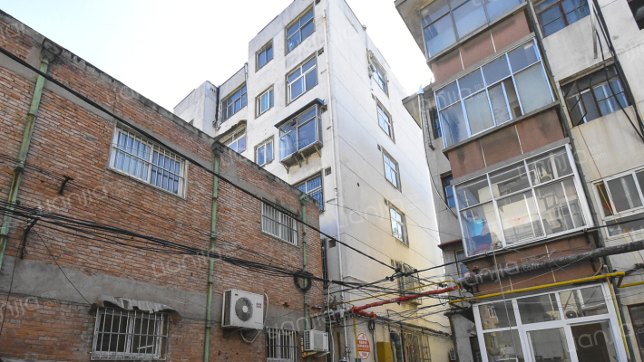 废旧家属院小区外景图