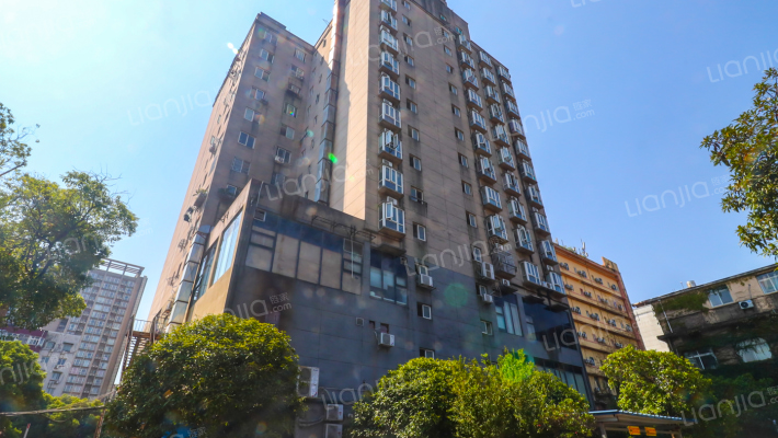 周天公寓外景图