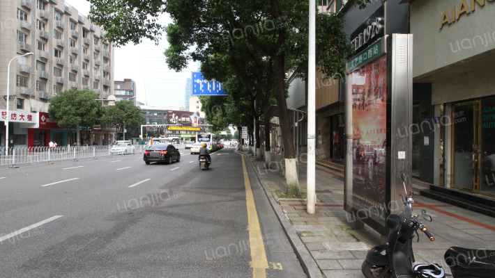 金佛大厦外景图