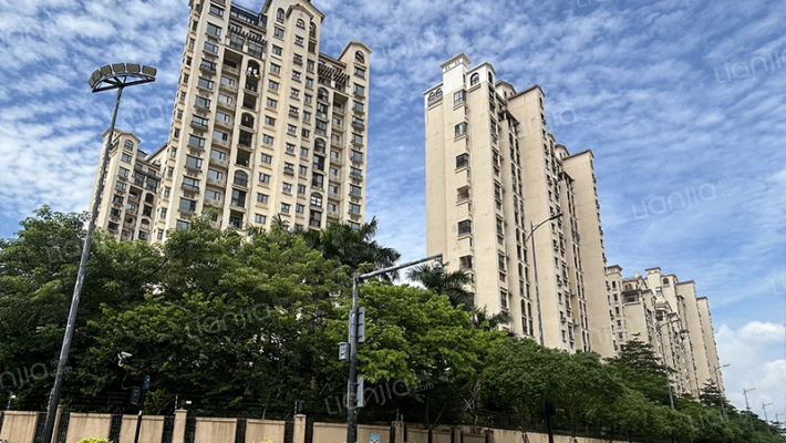 华发蔚蓝堡外景图