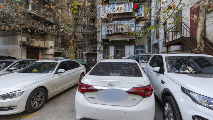 六合大厦外景图