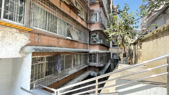 花溪大道北段148号外景图