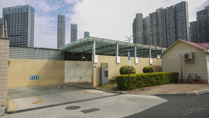 双十操场地下车位外景图