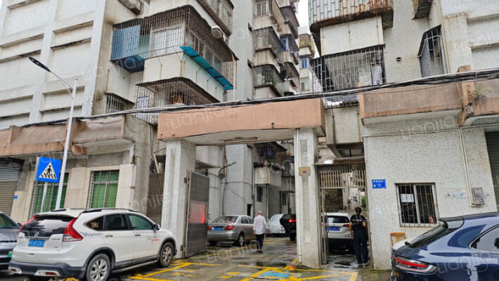 周屋围街外景图