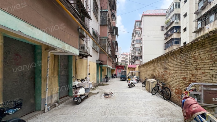 汽配公司家属院外景图