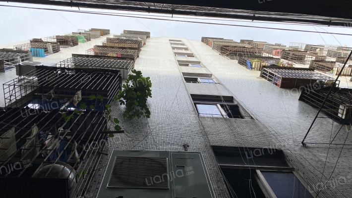 琼山工商宿舍外景图