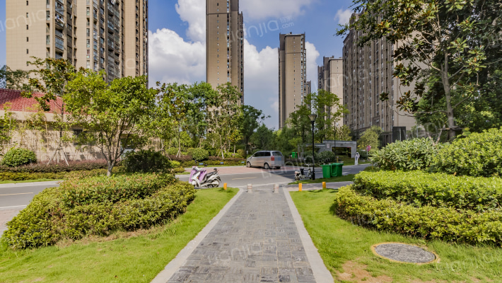 荣盛莉湖春晓外景图