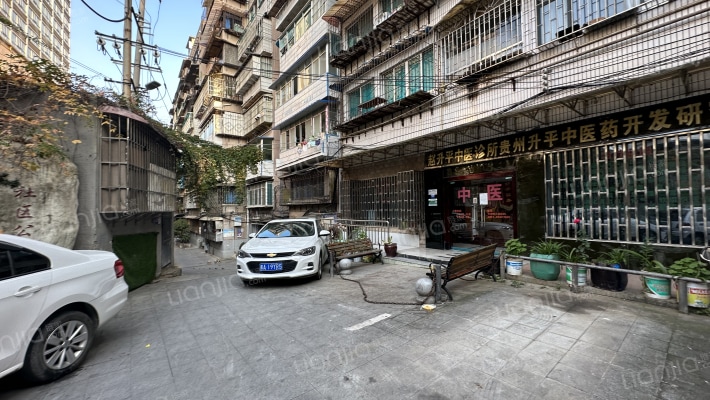 黔灵东路132号外景图