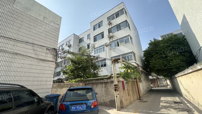 三联宿舍外景图