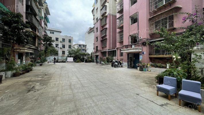 粮食局宿舍楼外景图