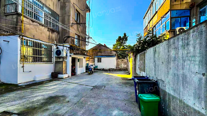 纺站宿舍外景图