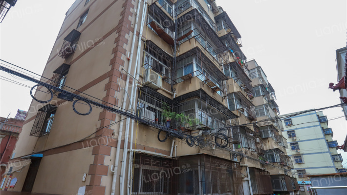 圣鹰小区外景图