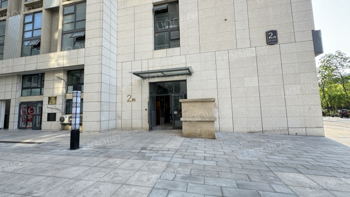 中环赞城外景图