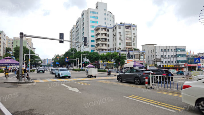 岗贝市场食品楼外景图