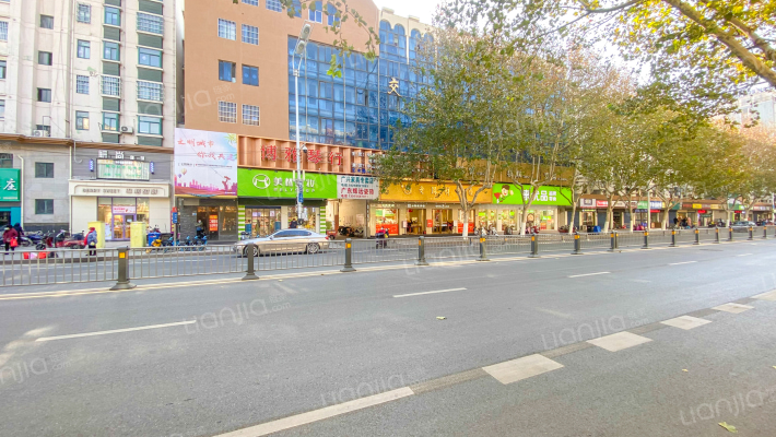 交通大厦外景图