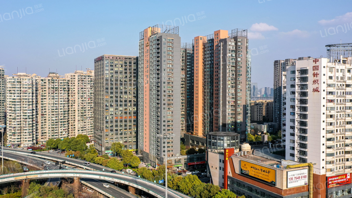 爱丁堡假日酒店外景图