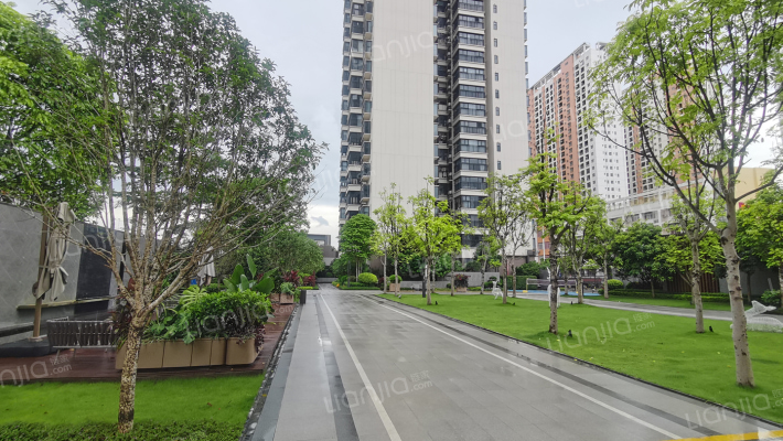 荣和城市之门外景图