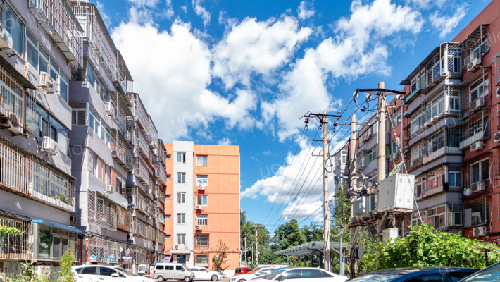 东山坡一里外景图