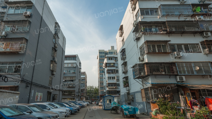 泰山小区外景图