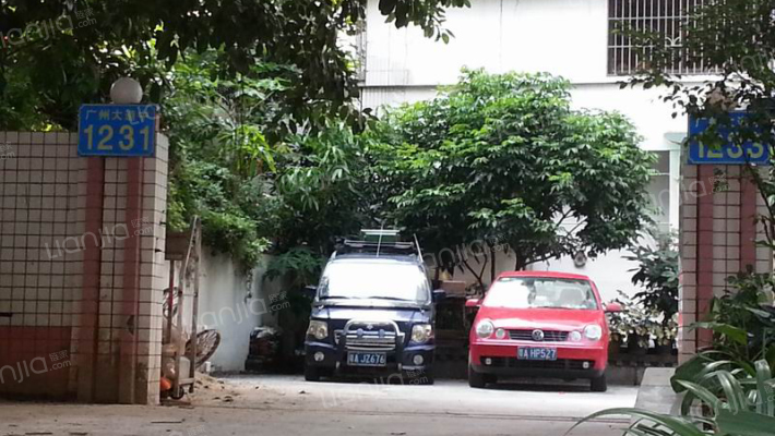 天河职业高级中学教工楼外景图