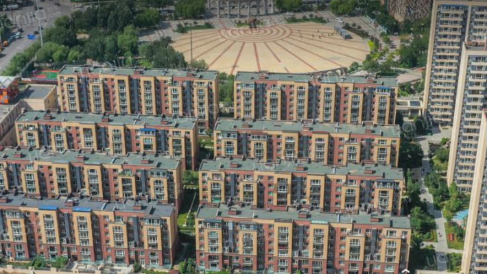 万科翡翠公园一期外景图