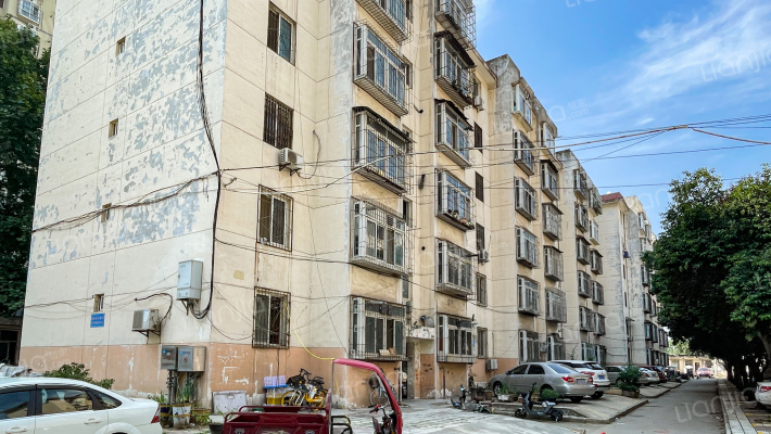 西铁工程三处西闸口家属院南院外景图