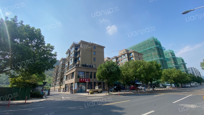 竹涛翠和人家外景图