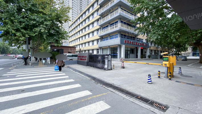 西安铁路工程职工大学家属院外景图