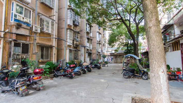 送变电宿舍外景图