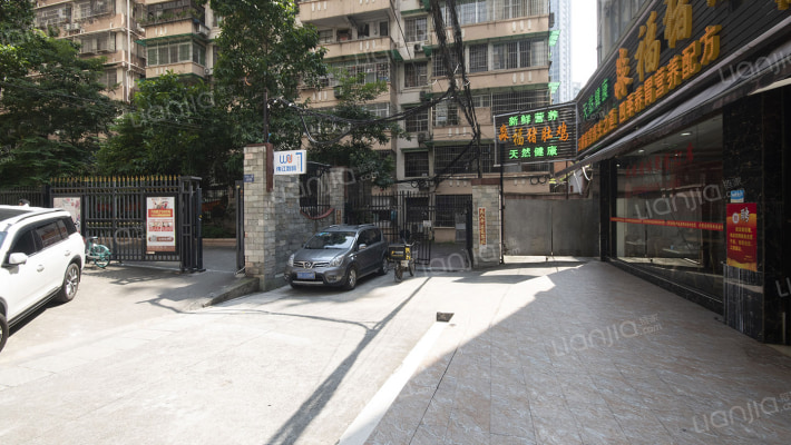 东郊市场外景图